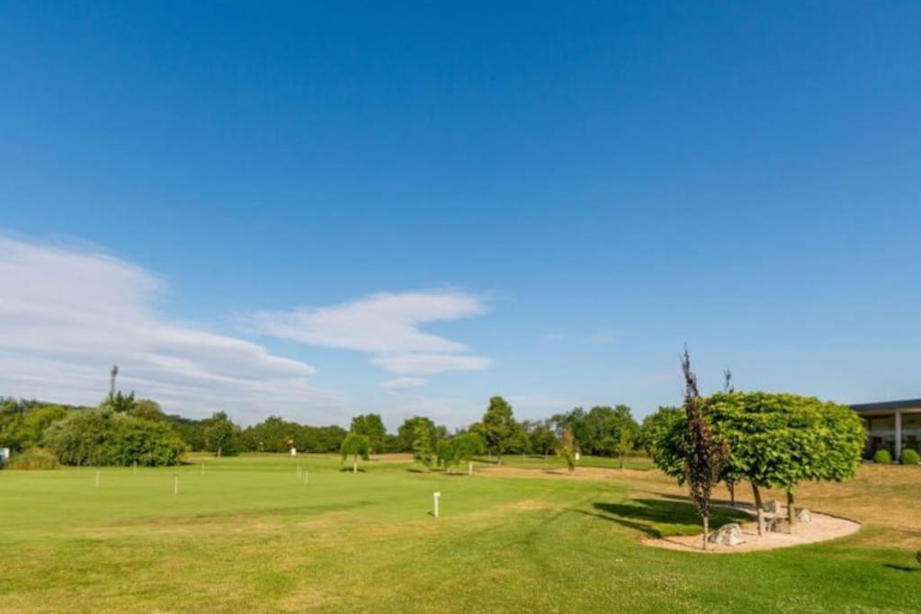 Luxus Appartement Am Golfplatz Und Therme Lutzmannsburg Zsira Exteriör bild
