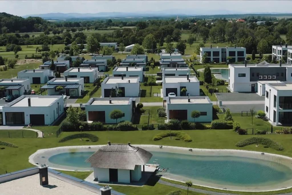 Luxus Appartement Am Golfplatz Und Therme Lutzmannsburg Zsira Exteriör bild